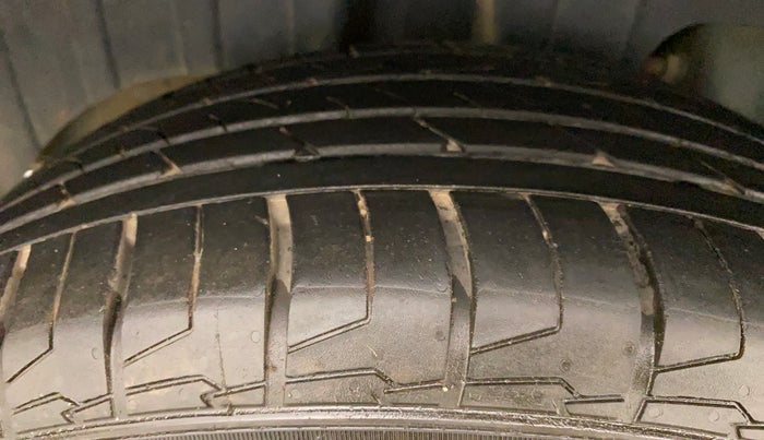 2019 Mahindra XUV300 W8 1.5 DIESEL, Diesel, Manual, 61,345 km, Right Rear Tyre Tread