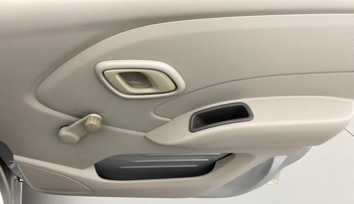 2016 Datsun Redi Go T, Petrol, Manual, 26,924 km, Driver Side Door Panels Control