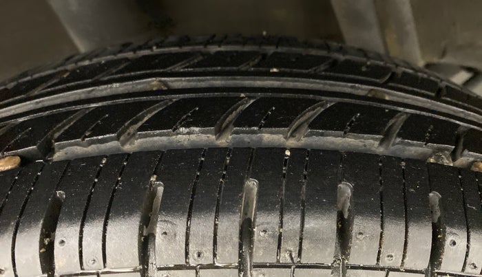 2016 Datsun Redi Go T, Petrol, Manual, 26,924 km, Right Rear Tyre Tread