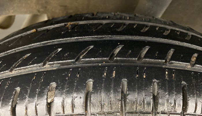 2016 Datsun Redi Go T, Petrol, Manual, 26,924 km, Left Rear Tyre Tread