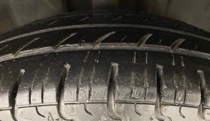 2016 Datsun Redi Go T, Petrol, Manual, 26,924 km, Right Front Tyre Tread