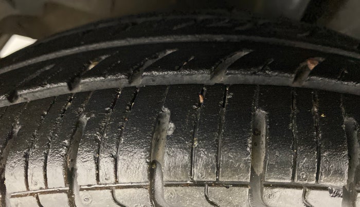 2016 Datsun Redi Go T, Petrol, Manual, 26,924 km, Left Front Tyre Tread