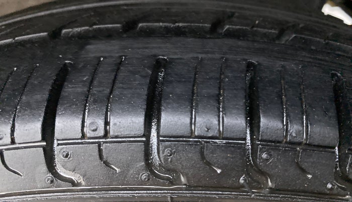 2016 Maruti Wagon R 1.0 LXI CNG, CNG, Manual, 67,758 km, Left Rear Tyre Tread