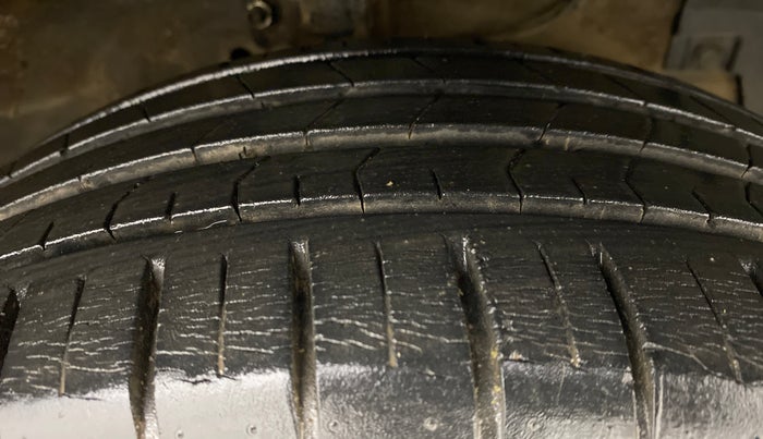 2018 Maruti Ciaz ALPHA 1.4 VVT, Petrol, Manual, 23,910 km, Right Front Tyre Tread