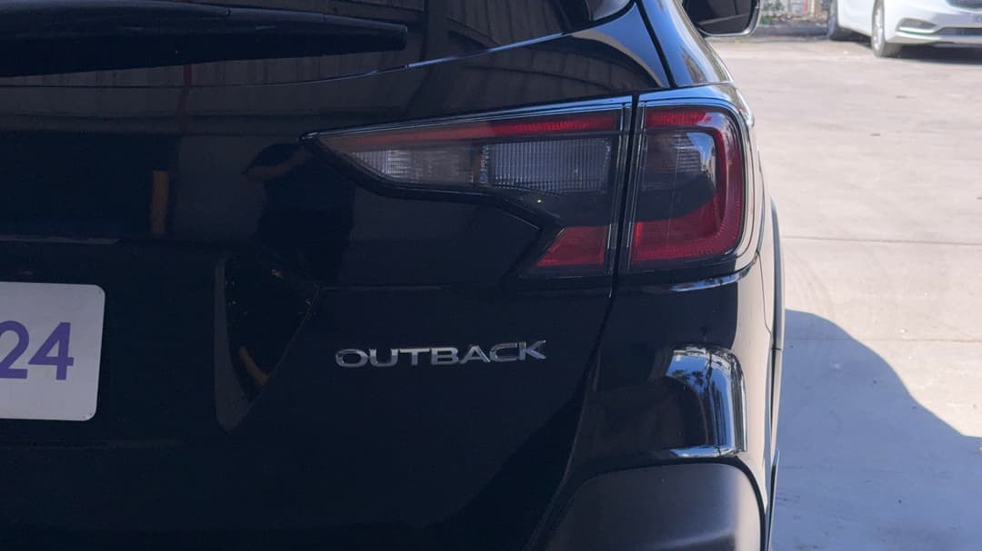 2023 Subaru Outback AWD Touring, Automatic, 49633 km, Badge (Boot Right Side)