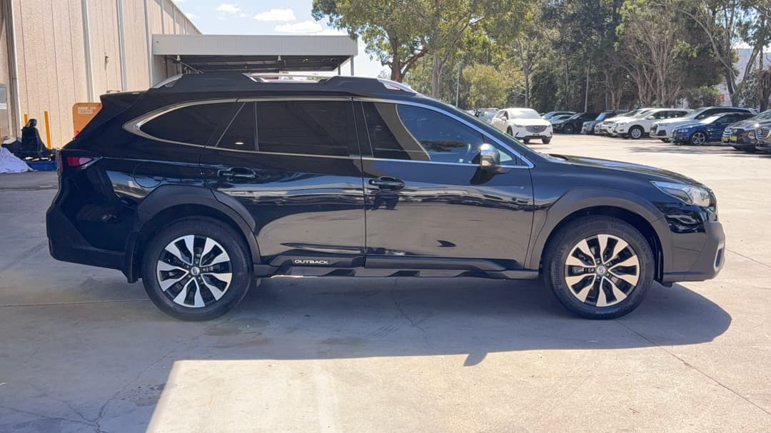 2023 Subaru Outback AWD Touring, Automatic, 49633 km, Right Side View