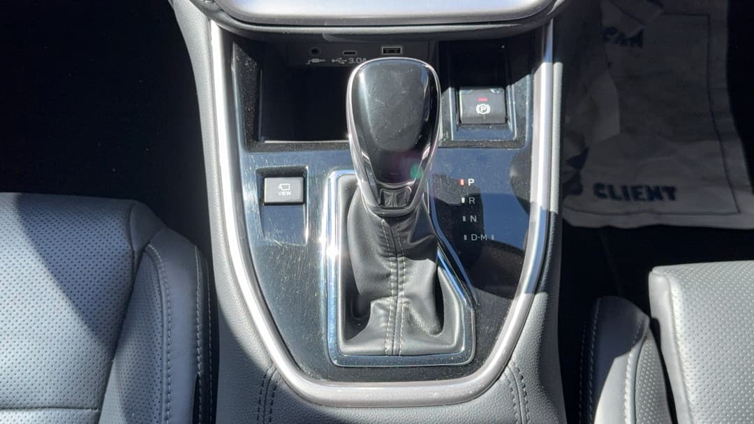 2023 Subaru Outback AWD Touring, Automatic, 49633 km, Gear Lever 