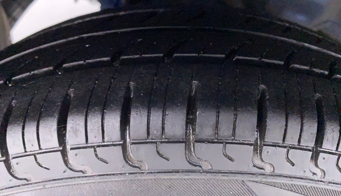 2015 Hyundai Eon ERA PLUS, Petrol, Manual, 40,821 km, Right Rear Tyre Tread