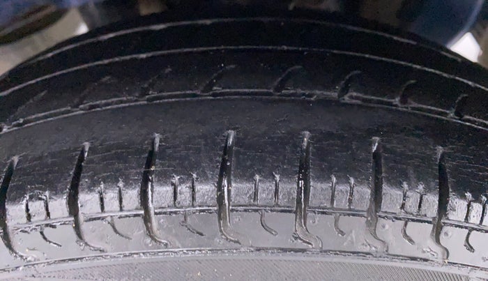 2015 Hyundai Eon ERA PLUS, Petrol, Manual, 40,821 km, Left Rear Tyre Tread