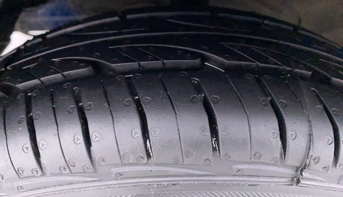2015 Hyundai Eon ERA PLUS, Petrol, Manual, 40,821 km, Left Front Tyre Tread