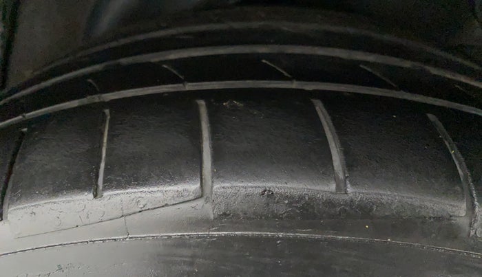 2015 Hyundai Verna FLUIDIC 1.6 CRDI S (o), Diesel, Manual, 1,14,127 km, Left Rear Tyre Tread