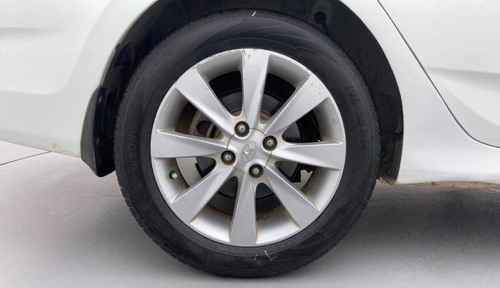 2013 Hyundai Verna FLUIDIC 1.6 SX VTVT OPT, Petrol, Manual, 75,571 km, Right Rear Wheel