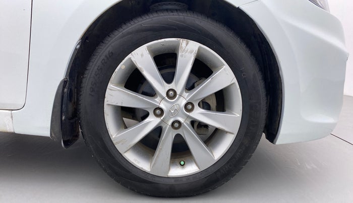 2013 Hyundai Verna FLUIDIC 1.6 SX VTVT OPT, Petrol, Manual, 75,571 km, Right Front Wheel