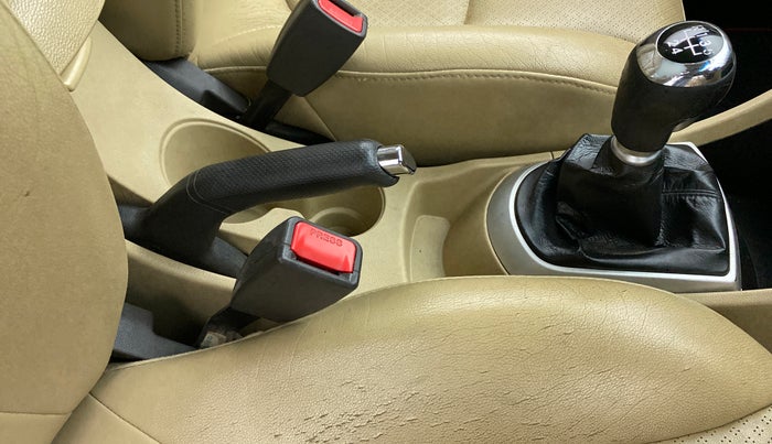 2013 Hyundai Verna FLUIDIC 1.6 SX VTVT OPT, Petrol, Manual, 75,571 km, Gear Lever