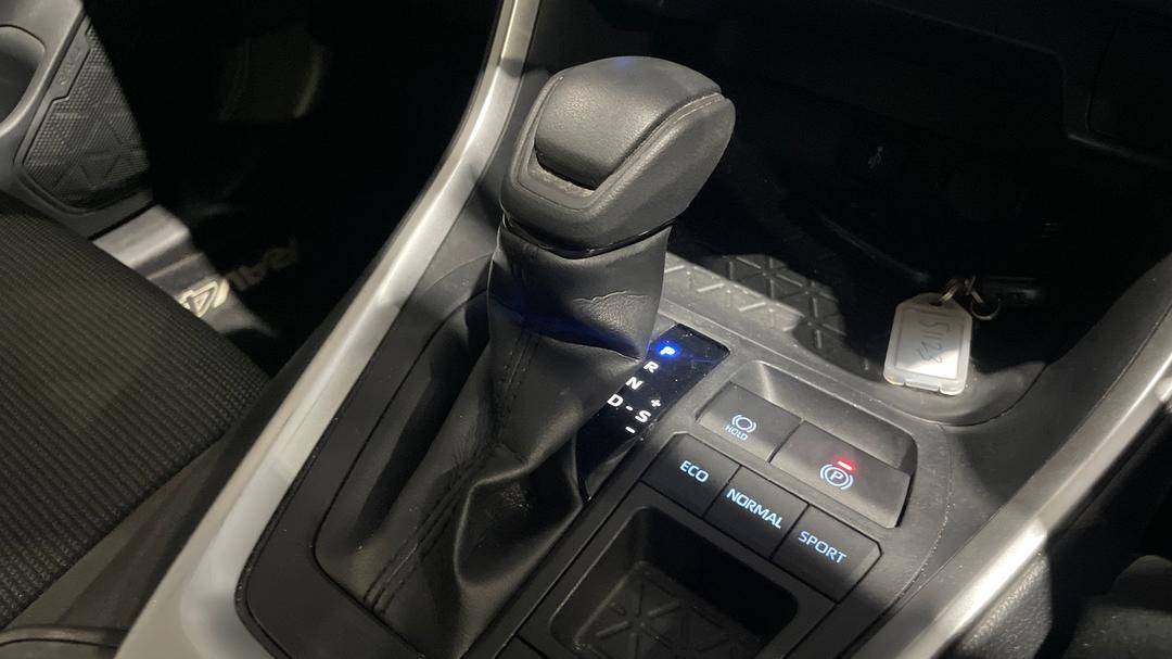 2022 Toyota RAV4 Gx (2WD) Hybrid, Automatic, 69764 km, Gear Lever 