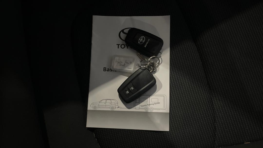 2022 Toyota RAV4 Gx (2WD) Hybrid, Automatic, 69764 km, Key Close-up