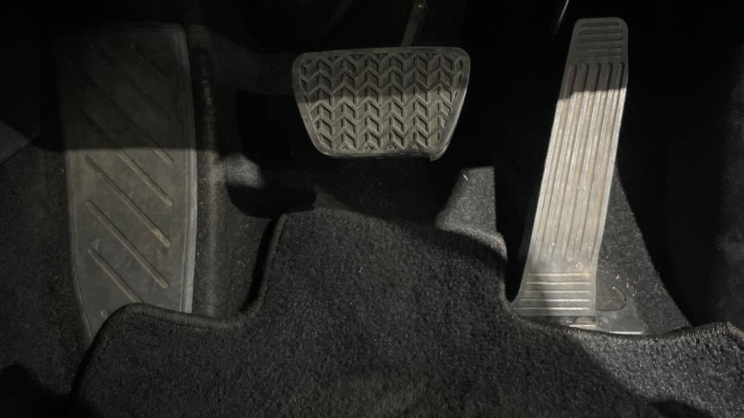 2022 Toyota RAV4 Gx (2WD) Hybrid, Automatic, 69764 km, Pedals and Footmat