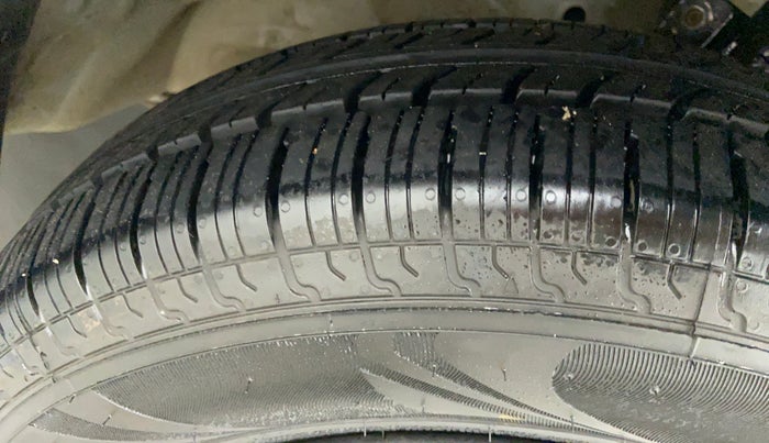 2017 Maruti Swift VDI ABS, Diesel, Manual, 98,584 km, Right Front Tyre Tread
