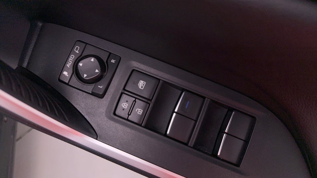 2021 Toyota RAV4 Edge (AWD), Automatic, 109976 km, Drivers Side Door Panel Controls