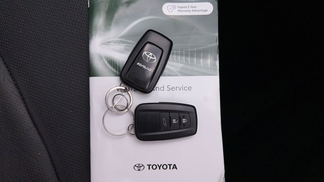 2021 Toyota RAV4 Edge (AWD), Automatic, 109976 km, Key Close-up