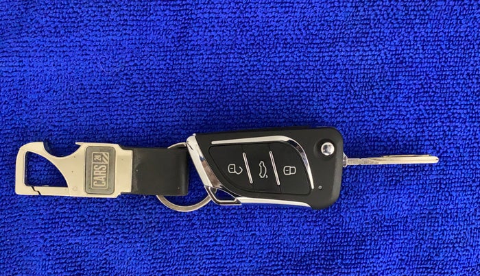 2017 Volkswagen Ameo COMFORTLINE 1.2L, Petrol, Manual, 34,510 km, Key Close Up