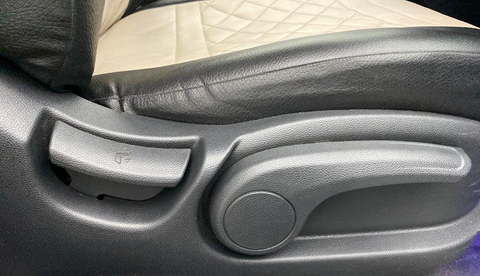 2018 Hyundai Elite i20 ASTA 1.2, Petrol, Manual, 32,389 km, Driver Side Adjustment Panel