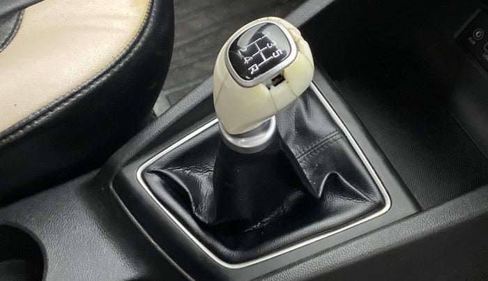 2014 Hyundai Elite i20 SPORTZ 1.2, Petrol, Manual, 77,422 km, Gear lever - Knob has minor damage
