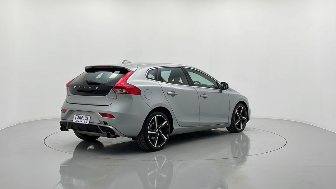 Right Back Diagonal (45- Degree) View