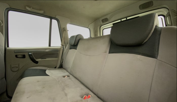 2015 Mahindra Scorpio S6 PLUS, Diesel, Manual, 79,402 km, Right Side Rear Door Cabin