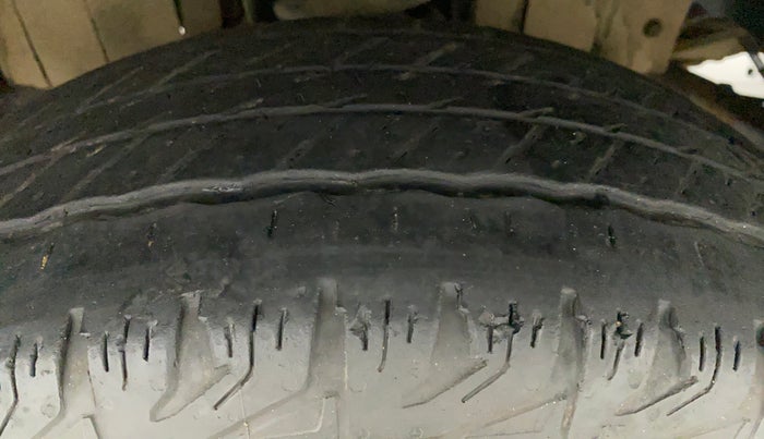 2015 Mahindra Scorpio S6 PLUS, Diesel, Manual, 79,402 km, Left Front Tyre Tread