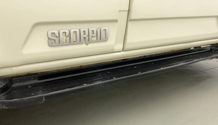 2015 Mahindra Scorpio S6 PLUS, Diesel, Manual, 79,402 km, Right running board - Minor scratches