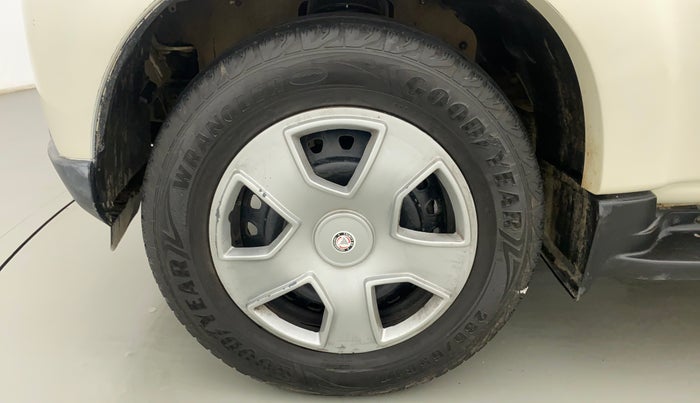 2015 Mahindra Scorpio S6 PLUS, Diesel, Manual, 79,402 km, Left Front Wheel