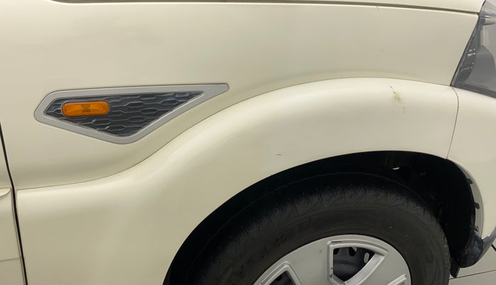 2015 Mahindra Scorpio S6 PLUS, Diesel, Manual, 79,402 km, Right fender - Paint has minor damage