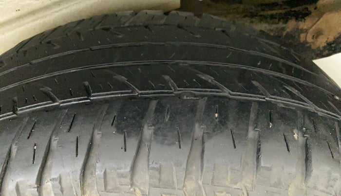 2015 Mahindra Scorpio S6 PLUS, Diesel, Manual, 79,402 km, Left Rear Tyre Tread