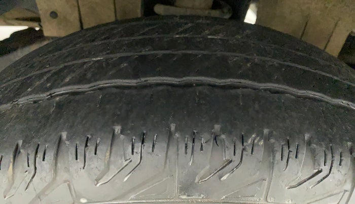 2015 Mahindra Scorpio S6 PLUS, Diesel, Manual, 79,402 km, Right Front Tyre Tread