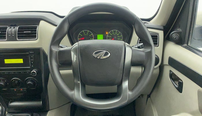 2015 Mahindra Scorpio S6 PLUS, Diesel, Manual, 79,402 km, Steering Wheel Close Up