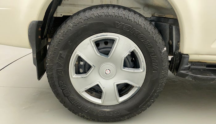 2015 Mahindra Scorpio S6 PLUS, Diesel, Manual, 79,402 km, Right Rear Wheel