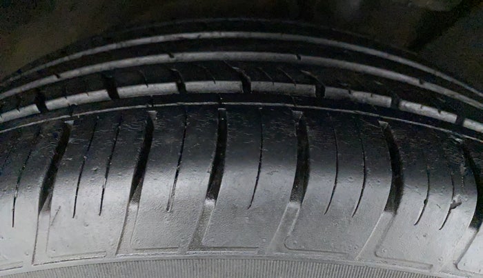 2018 Mahindra XUV500 W11 AT, Diesel, Automatic, 64,861 km, Right Rear Tyre Tread