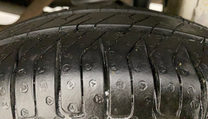 2014 Maruti Eeco 5 STR WITH A/C+HTR, Petrol, Manual, 78,179 km, Left Rear Tyre Tread