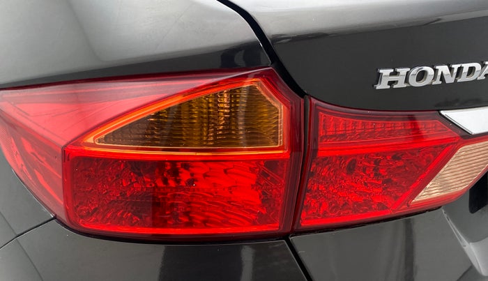 2015 Honda City 1.5L I-DTEC V, Diesel, Manual, 1,05,852 km, Right tail light - Minor damage