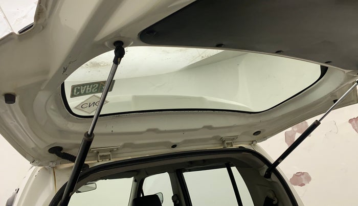 2018 Maruti Wagon R 1.0 LXI CNG, CNG, Manual, 60,008 km, Dicky (Boot door) - Spoiler has minor damage