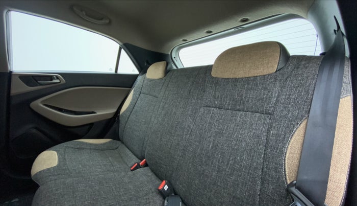 2017 Hyundai Elite i20 SPORTZ 1.2, CNG, Manual, 60,357 km, Right Side Rear Door Cabin