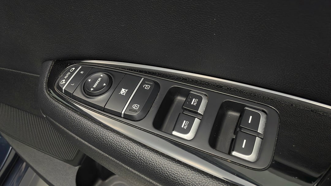 2016 Kia Optima Si, Automatic, 122316 km, Drivers Side Door Panel Controls