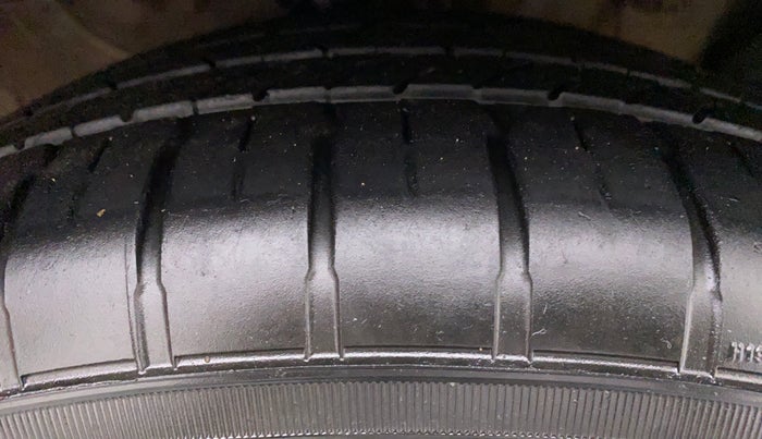 2015 Hyundai Creta 1.6 SX PLUS DIESEL, Diesel, Manual, 81,509 km, Right Front Tyre Tread