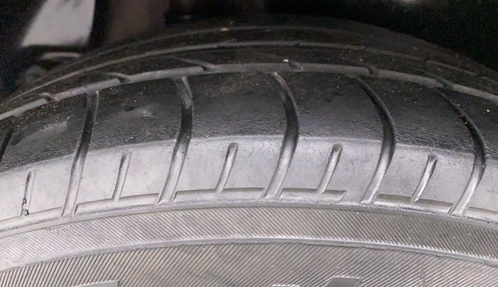 2015 Hyundai Creta 1.6 SX PLUS DIESEL, Diesel, Manual, 81,509 km, Right Rear Tyre Tread