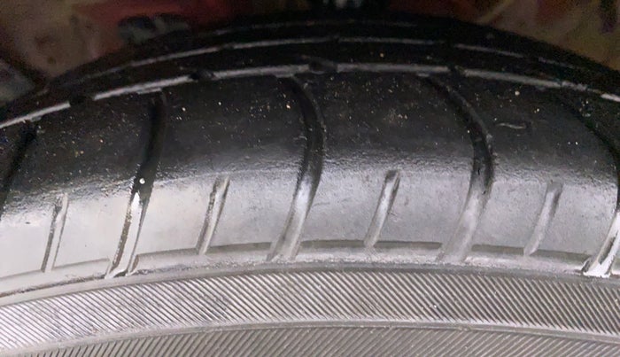 2015 Hyundai Creta 1.6 SX PLUS DIESEL, Diesel, Manual, 81,509 km, Left Front Tyre Tread