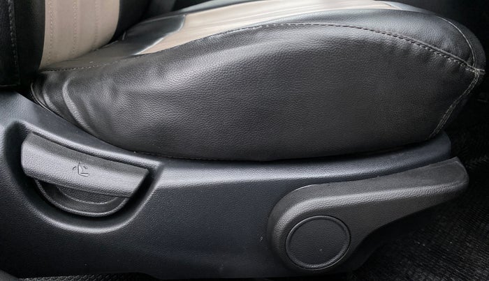 2015 Hyundai Grand i10 ASTA 1.2 AT VTVT, Petrol, Automatic, 65,802 km, Driver Side Adjustment Panel