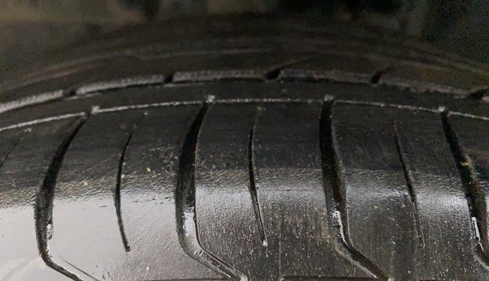 2018 Jeep Compass LONGITUDE (O) 2.0 DIESEL, Diesel, Manual, 94,474 km, Left Front Tyre Tread