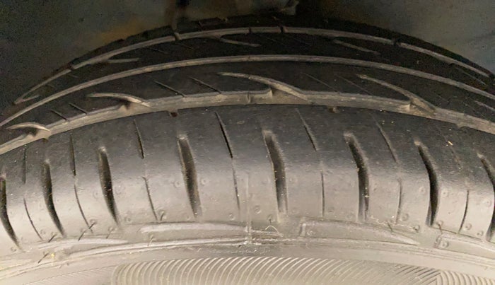 2016 Maruti Alto 800 LXI, Petrol, Manual, 25,716 km, Right Front Tyre Tread