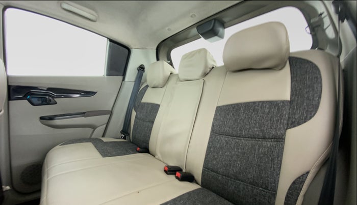 2016 Mahindra Kuv100 K8 5 STR, Petrol, Manual, 72,761 km, Right Side Rear Door Cabin